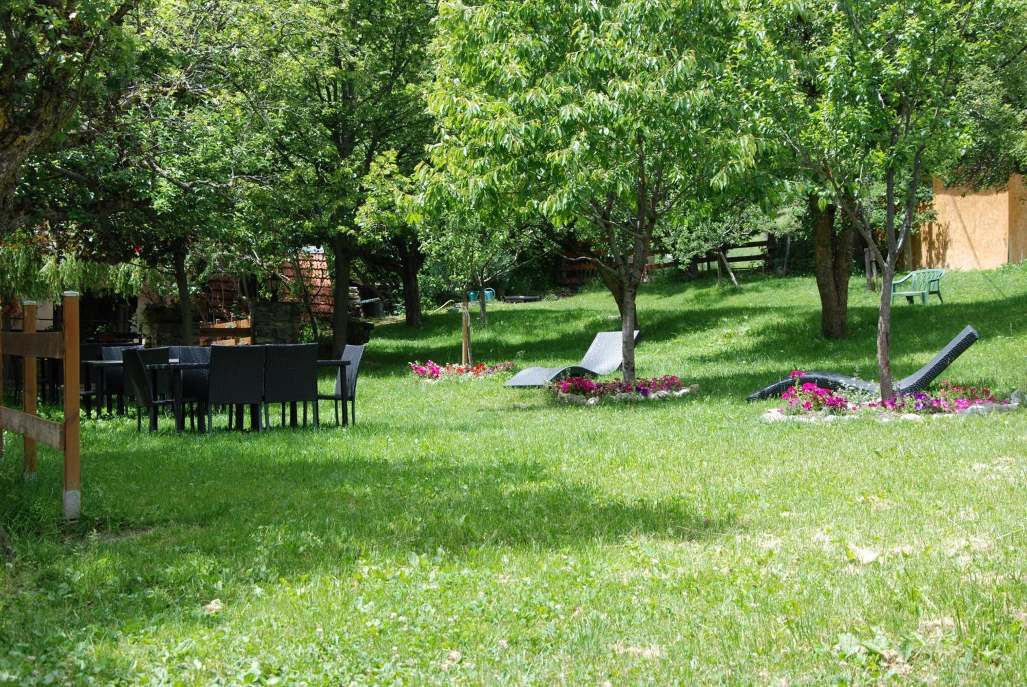 Hotel & Restaurant Le Chalvet Embrun Exteriör bild